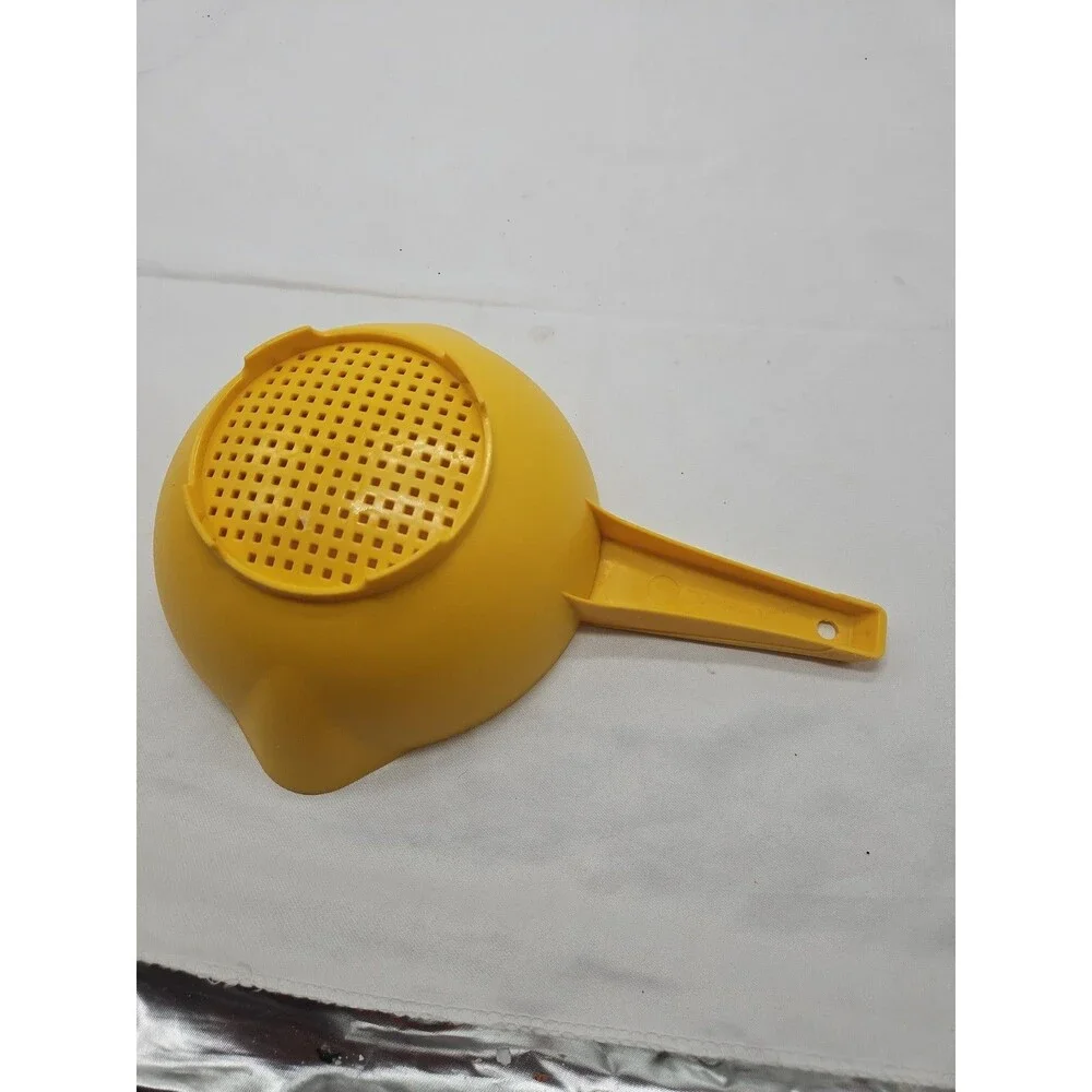 Tupperware Yellow 1 Quart Small Colander Strainer Double Pour Spout